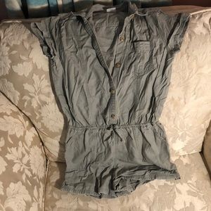 A Abercrombie kid 15/16 green one pice body suit